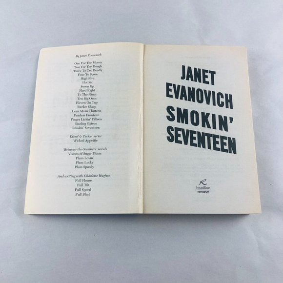 Smokin' Seventeen By Janet Evanovich Fiction Medium Paperback Book - Picture 2 of 8